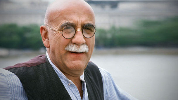 logo for That Reminds Me - Series 3 - Warren Mitchell